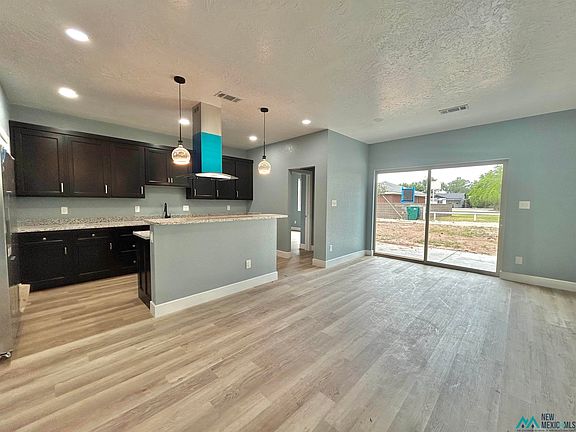 5th image of 309 W Berry Dr