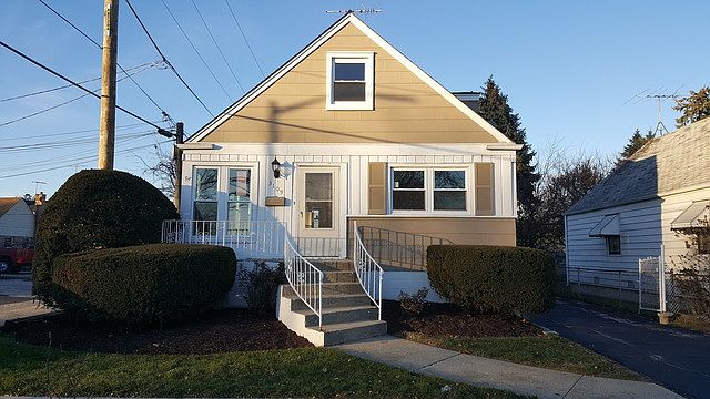 1st image of 3109 Division St
