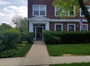420 Park Ave APT 202, Highland Park, IL 60035
