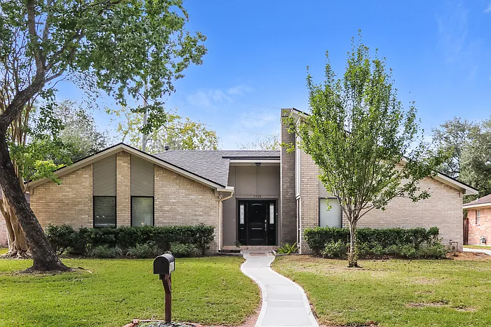 1918 Briarturn Dr — Photo 1