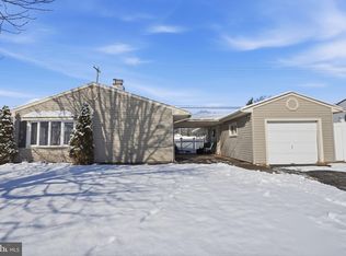 59 Graystone Ln, Levittown, PA 19055