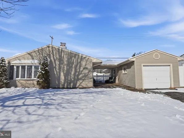 59 Graystone Ln, Levittown, PA 19055