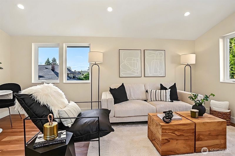 2nd image of 2412 Queen Anne Avenue N