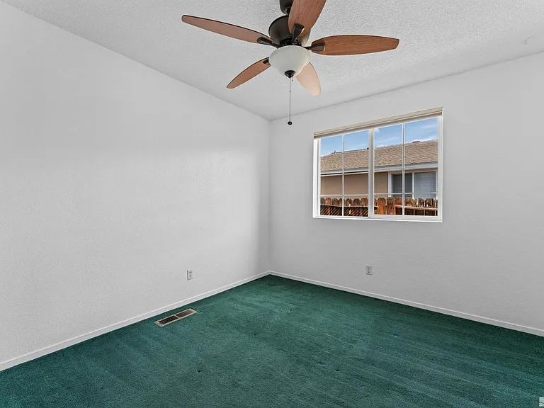 1380 Patricia Dr — Photo 27