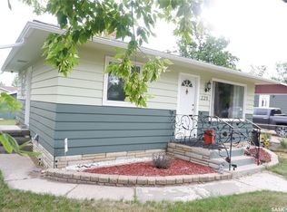 220 6th Ave W, Assiniboia, SK S0H 0B0