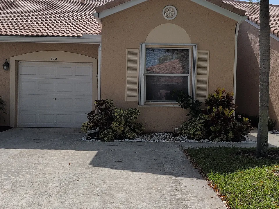 322 Coral Trace Ln