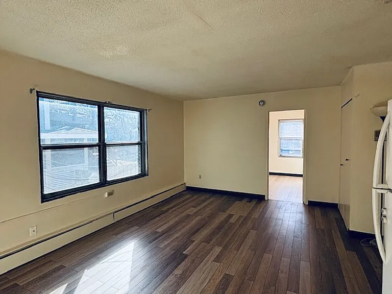 405 Fairview Ave N — Photo 4