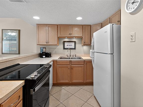 5th image of 14810 Windward Dr Unit 402