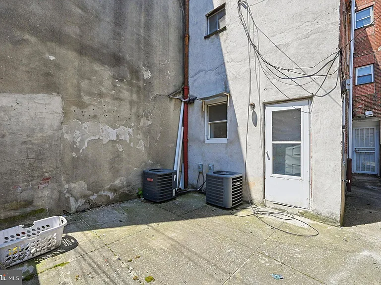 1241 S 8th St — Photo 15