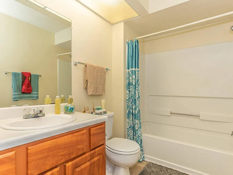 Arbors at Windsor Lake Apartments — Photo 20