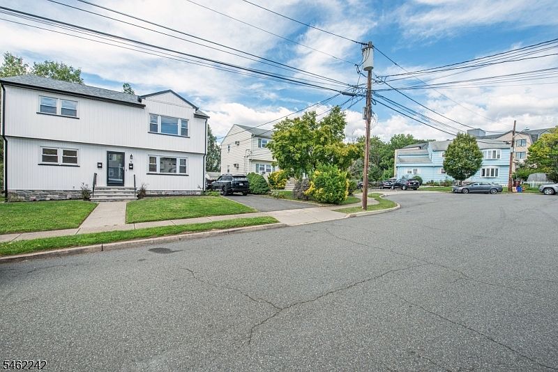 1st image of 5 Underhill Ct