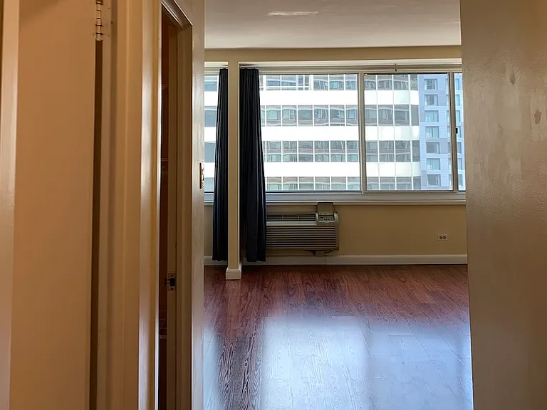 211 E Ohio St #2005 — Photo 2