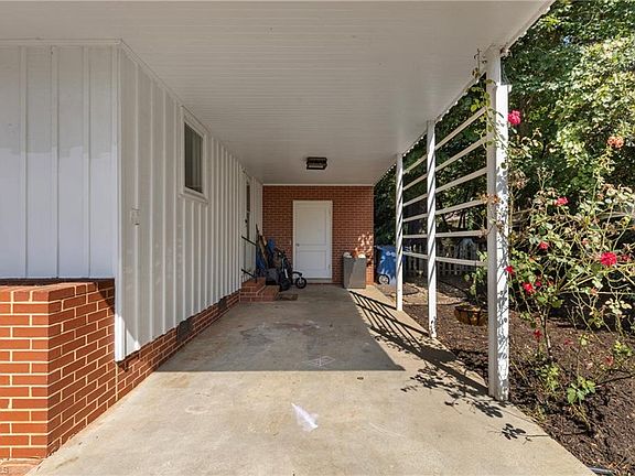 5th image of 304 Mitchell Ave