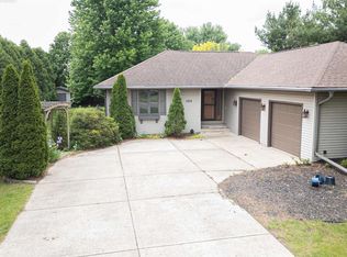 1712 E Williams Dr, Beloit, WI 53511