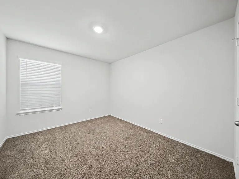 1100 Ottoman Loop — Photo 15