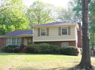 202 Village Ln, Greensboro, NC 27409