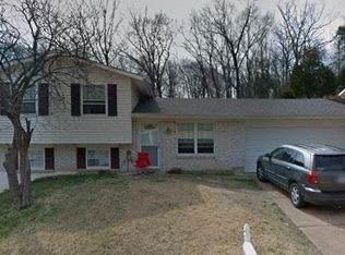 5026 Country Valley Dr, Imperial, MO 63052