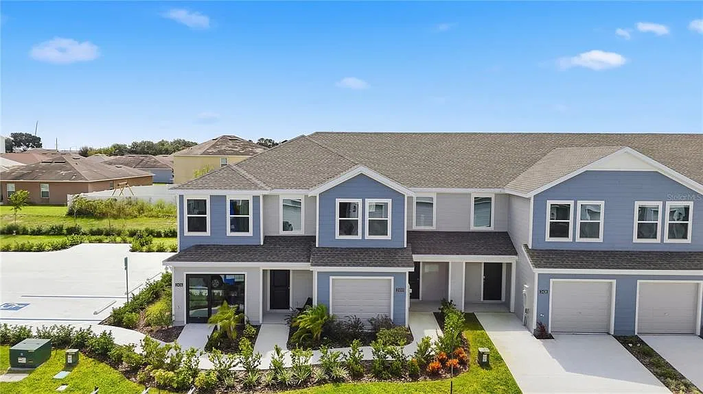 3 bed, 2.5 bath, 1386 sqft, $1,850 — Photo 1