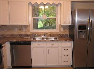 4th image of 1526 Valley Dr