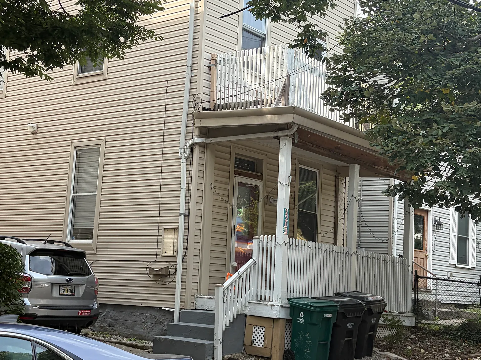2209 W Clifton Ave — Photo 1