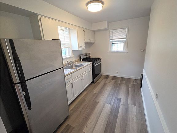 5th image of 5927 Roslyn St