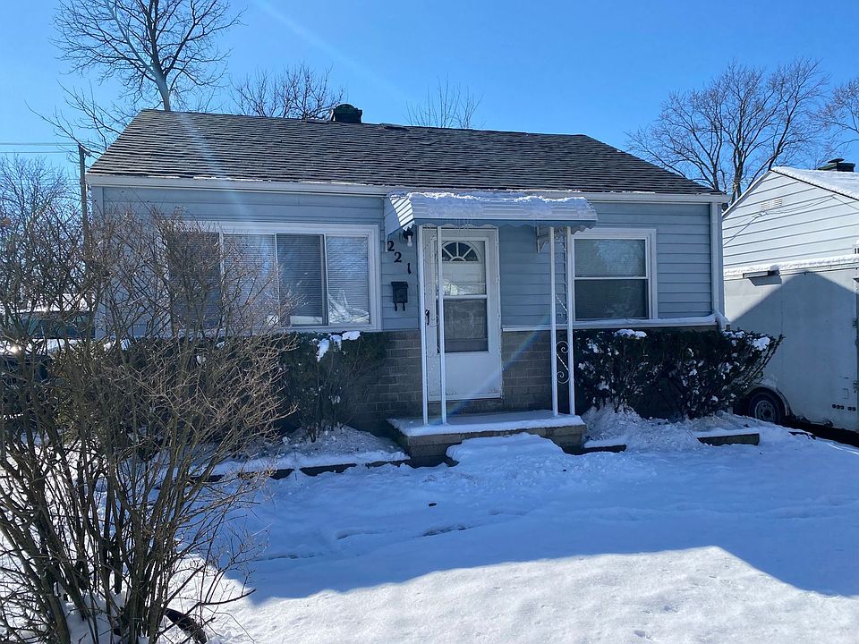 1st image of 221 E Lincoln Ave
