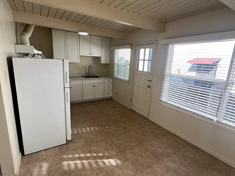 20970 Chester St — Photo 4