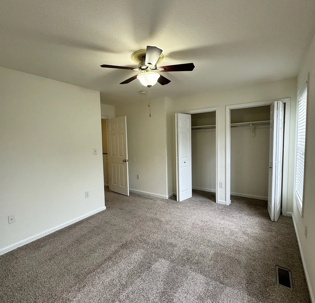 2 bed, 2.5 bath, 1181 sqft, $1,650 — Photo 3