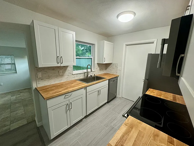 2934 Webley Dr — Photo 21