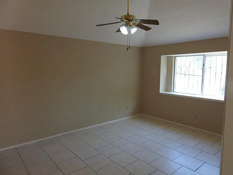 4326 Katrina Ln — Photo 10