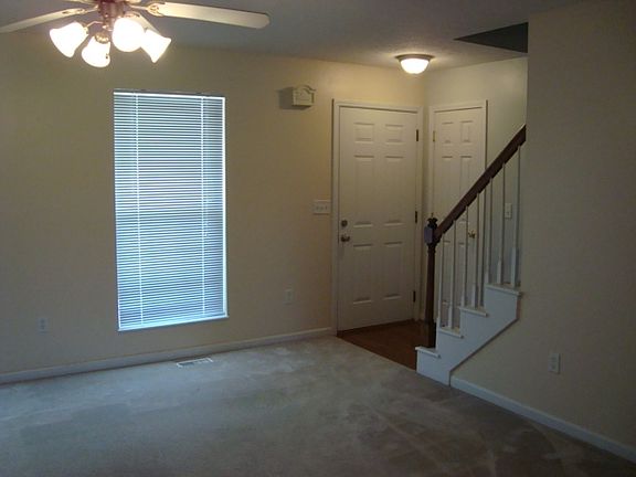 3rd image of 199 Carlton Ct