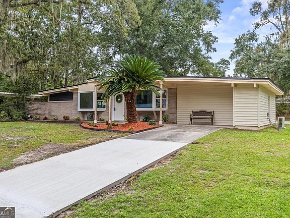 3rd image of 321 Briarcliff Cir