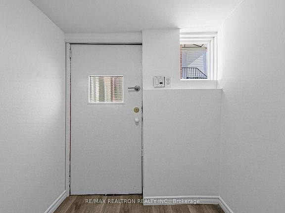 3rd image of 1939 Davenport Rd #Basement