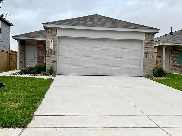 20034 White Dove Dr — Photo 1