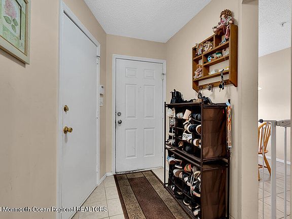 3rd image of 2102 Grassy Hollow Drive