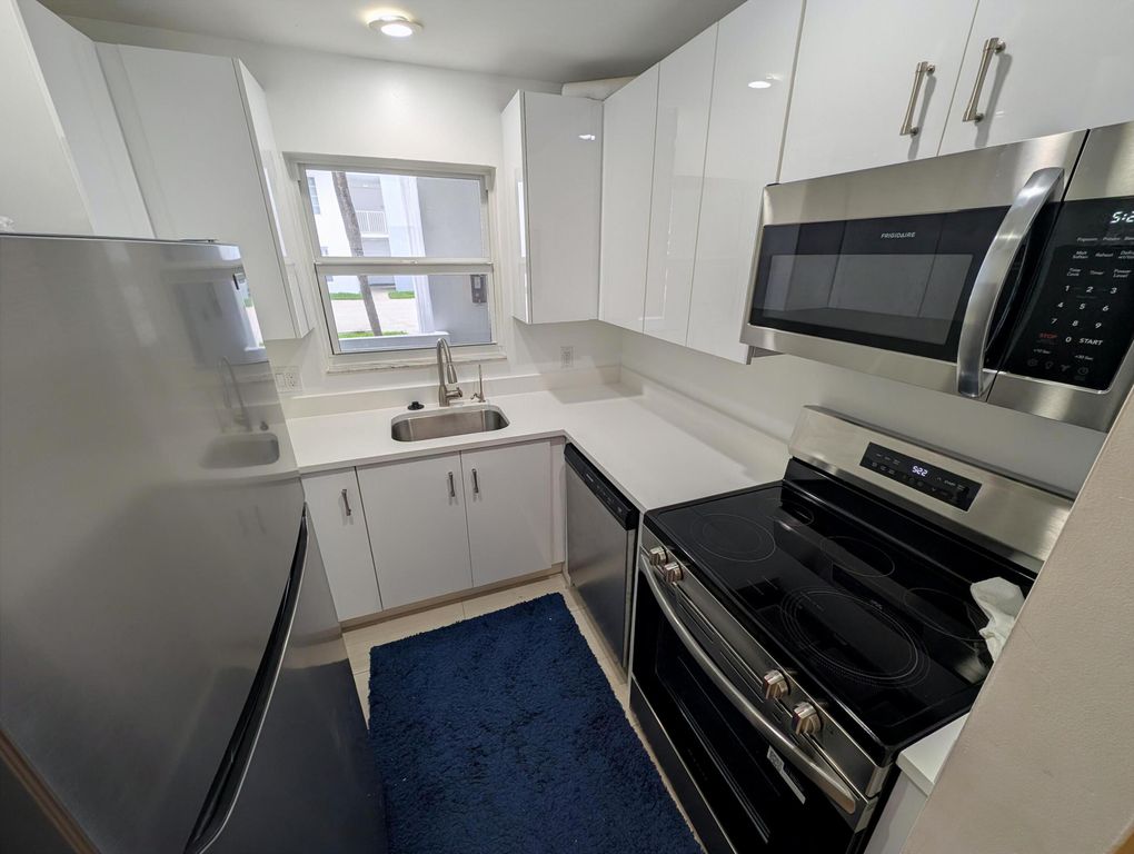 2860 NE 14th Street Causeway #102d, photo 7