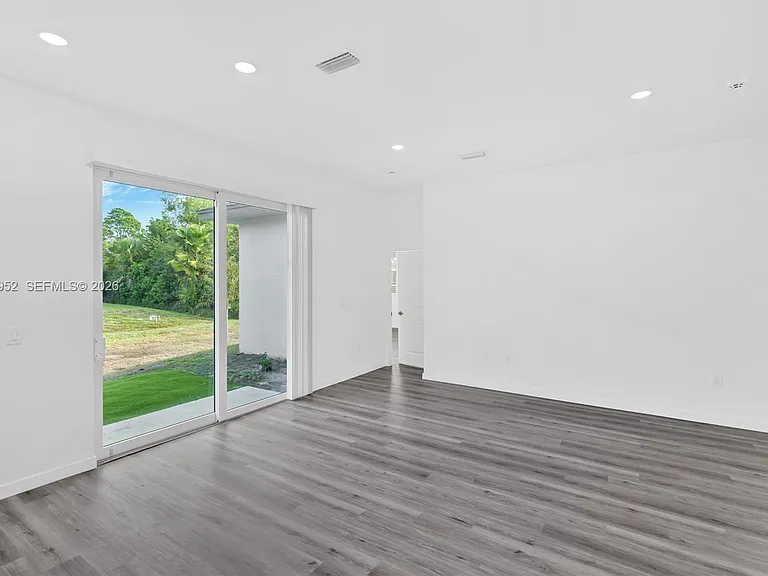 719 Little Rock St E — Photo 12