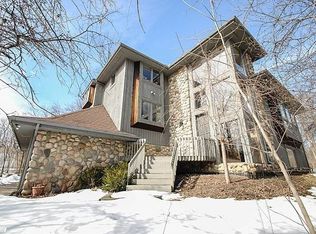 3054 Dhu Varren Ct, Ann Arbor, MI 48105