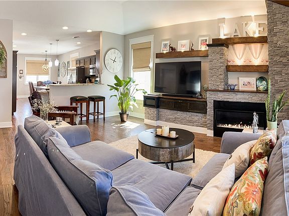 4th image of 2087 S Bayview Dr
