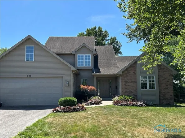 306 Brookside Dr, Swanton, OH 43558