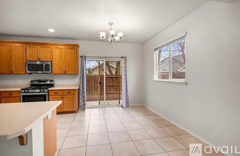 679 Kaitlin Ln — Photo 5