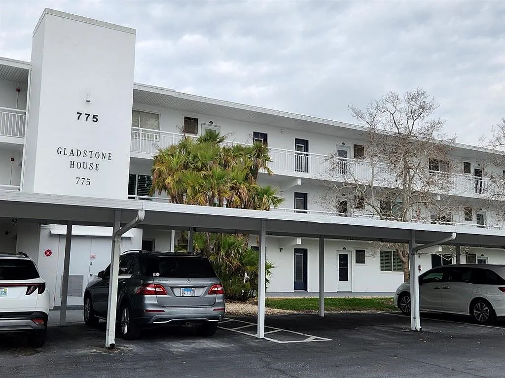 2 bed, 2.0 bath, 882 sqft, $2,500 — Photo 1