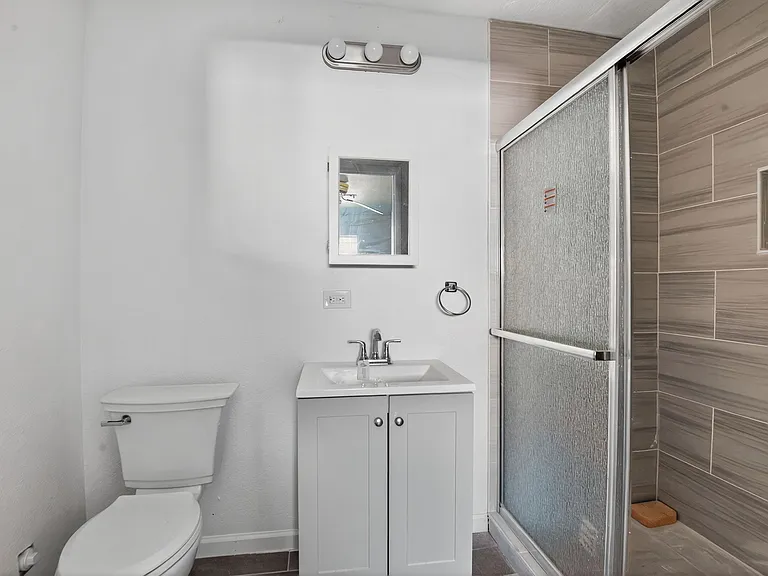 1122 W 105th St — Photo 13