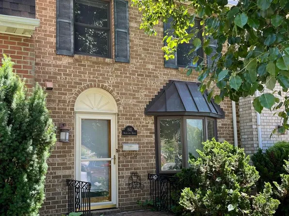 841 Woodlawn Dr, Chambersburg, PA 17201