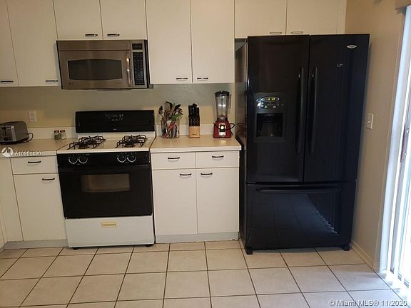 4th image of 11001 Middle Golf Ct #11001
