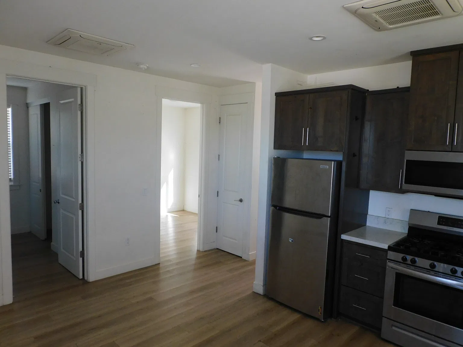 2 bed, 630 sqft, $2,800 — Photo 3
