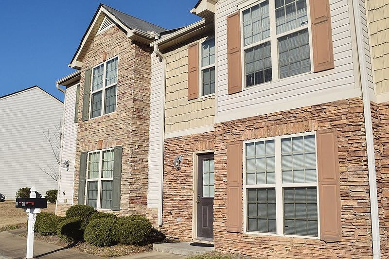 2nd image of 7180 Grosbeak St