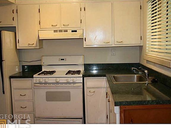 4th image of 2510 Bradford Sq