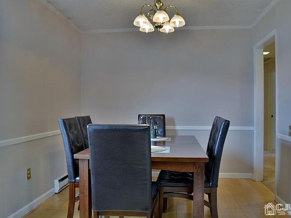 3rd image of 142 Putney Ln #A