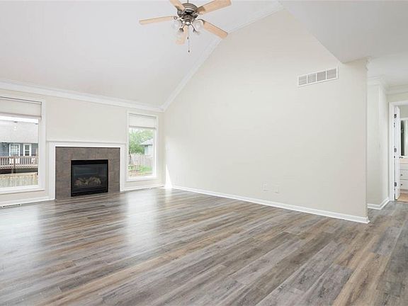 5th image of 707 E 18th St